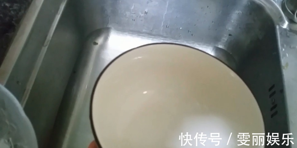家里洗碗从来不用洗洁精，学学这个，任何油渍轻松去除，安全无毒