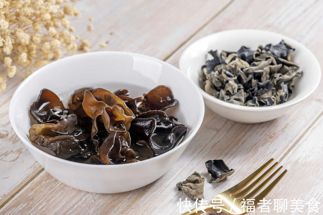 小苏打|木耳切记不要直接泡，教你一招，虫卵全跑掉，10分钟泡得又大又软