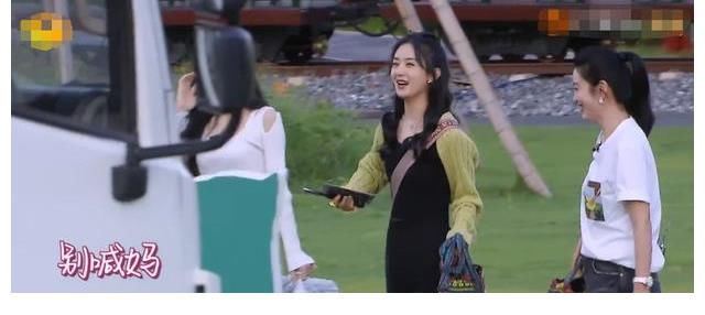 李雪三|赵丽颖回归《中餐厅》，当面调侃黄晓明，从客人秒变员工不当外人