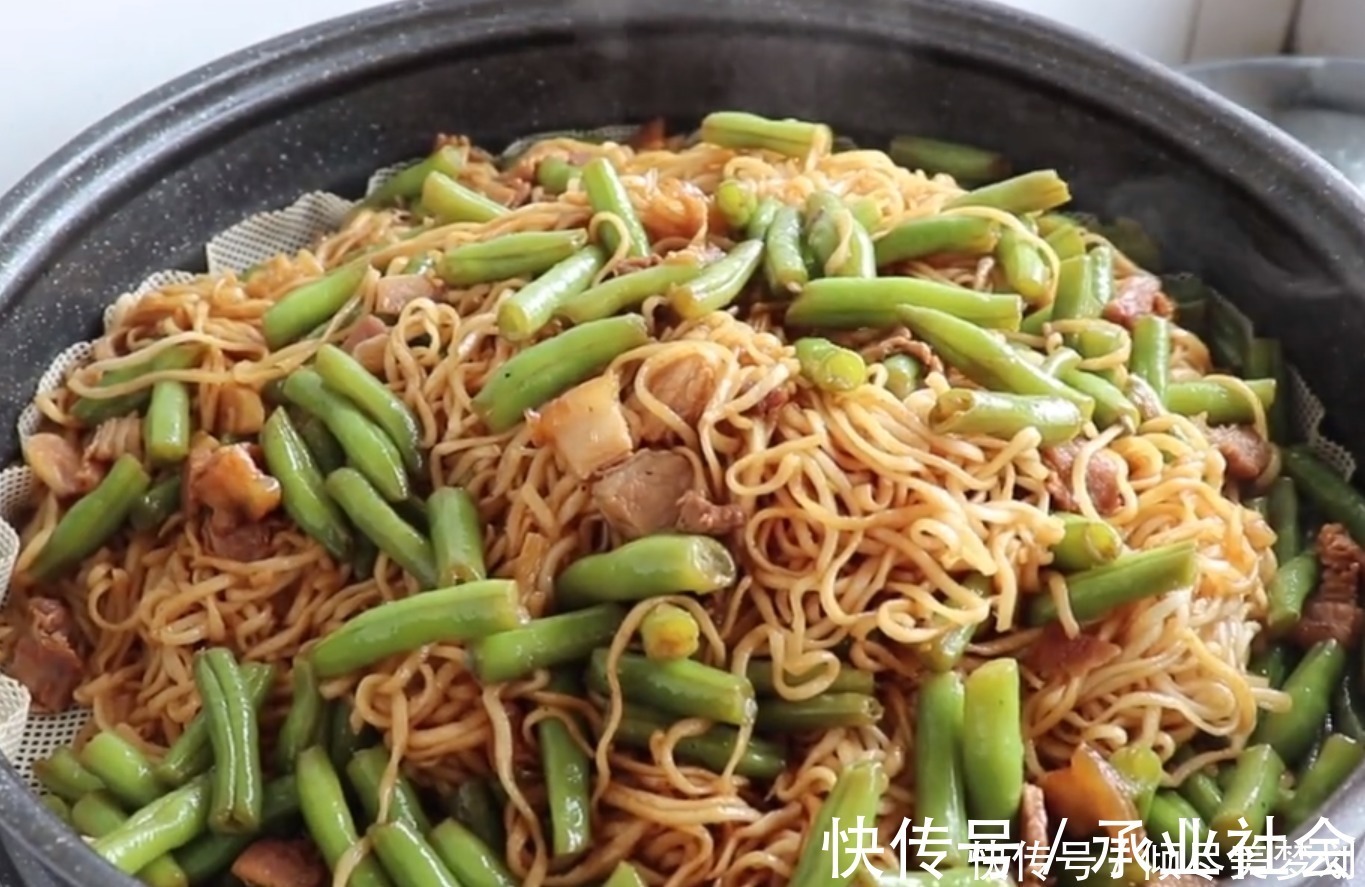卤面怎么蒸才好吃,原来做法诀窍这么简单,一次蒸一大锅都不够吃