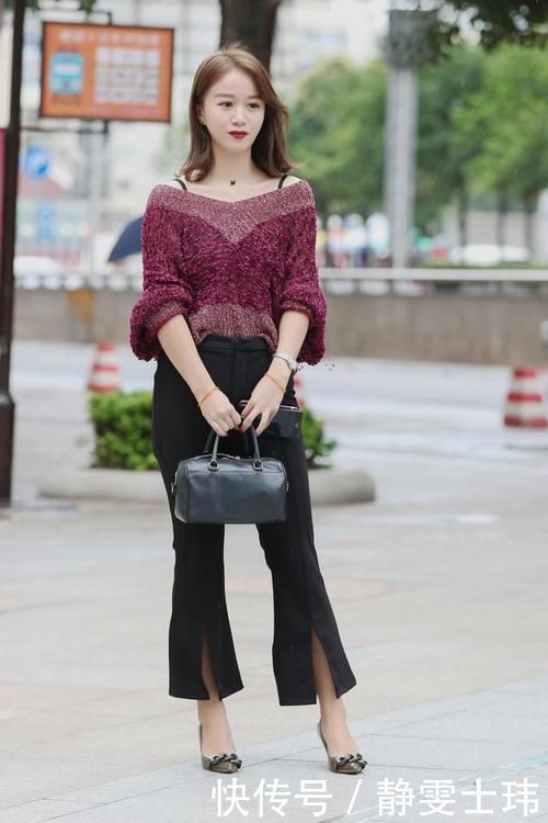 阔腿裤已经失宠了，今年流行穿“喇叭裤＋毛衣”，温柔大方显气质