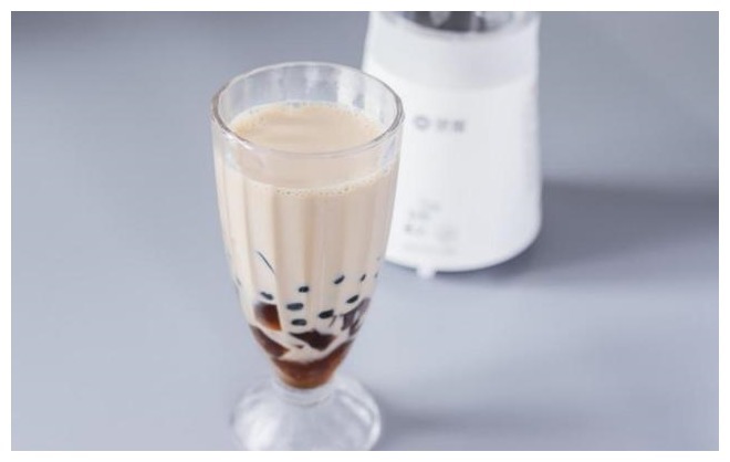别再花冤枉钱买奶茶了!手把手教你自己做,美味解渴还省钱