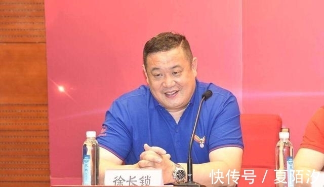 教练|哈德森怒抢战术板,徐长锁宫鲁鸣看戏,山东男篮豪华教练组成摆设
