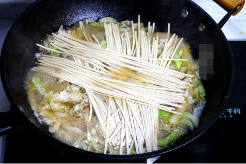 从小到大|天越冷，越喜欢煮这碗面，简单鲜美，从小到大30多年没吃够