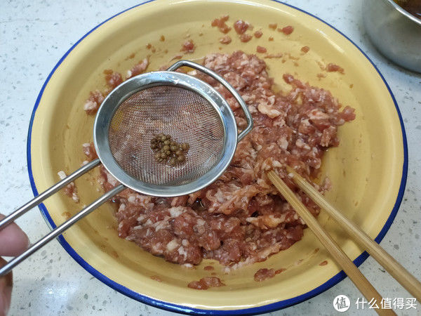 白菜|猪肉白菜馅饺子怎么做才好吃?教你饺子店做法,流油流汁特美味