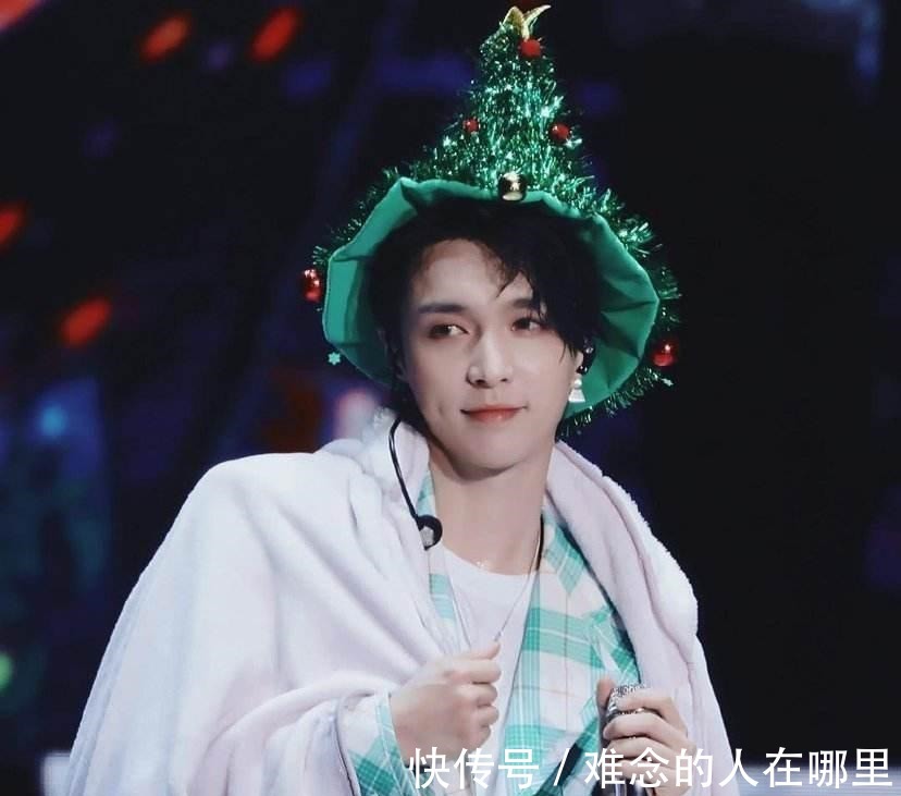 榮耀之路|張藝興帽子開花,水舞臺的燃炸表現,點燃現場的熱情。