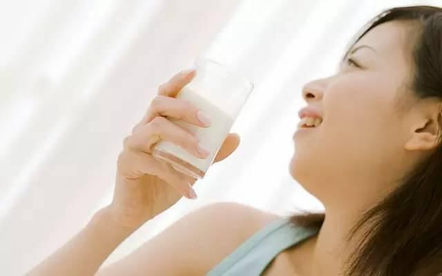女人|酸奶其实并不是零食，它是女人的……