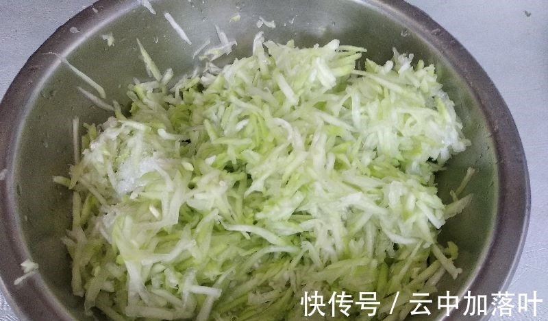 韭菜|入秋后包饺子，韭菜和芹菜靠边站，有种瓜鲜香有营养，要吃得抓紧！