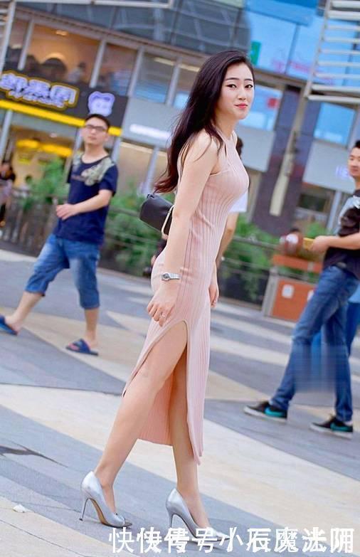 简约|一袭裸粉色长裙，给人一种美丽而简约的感觉，也非常的大气温柔