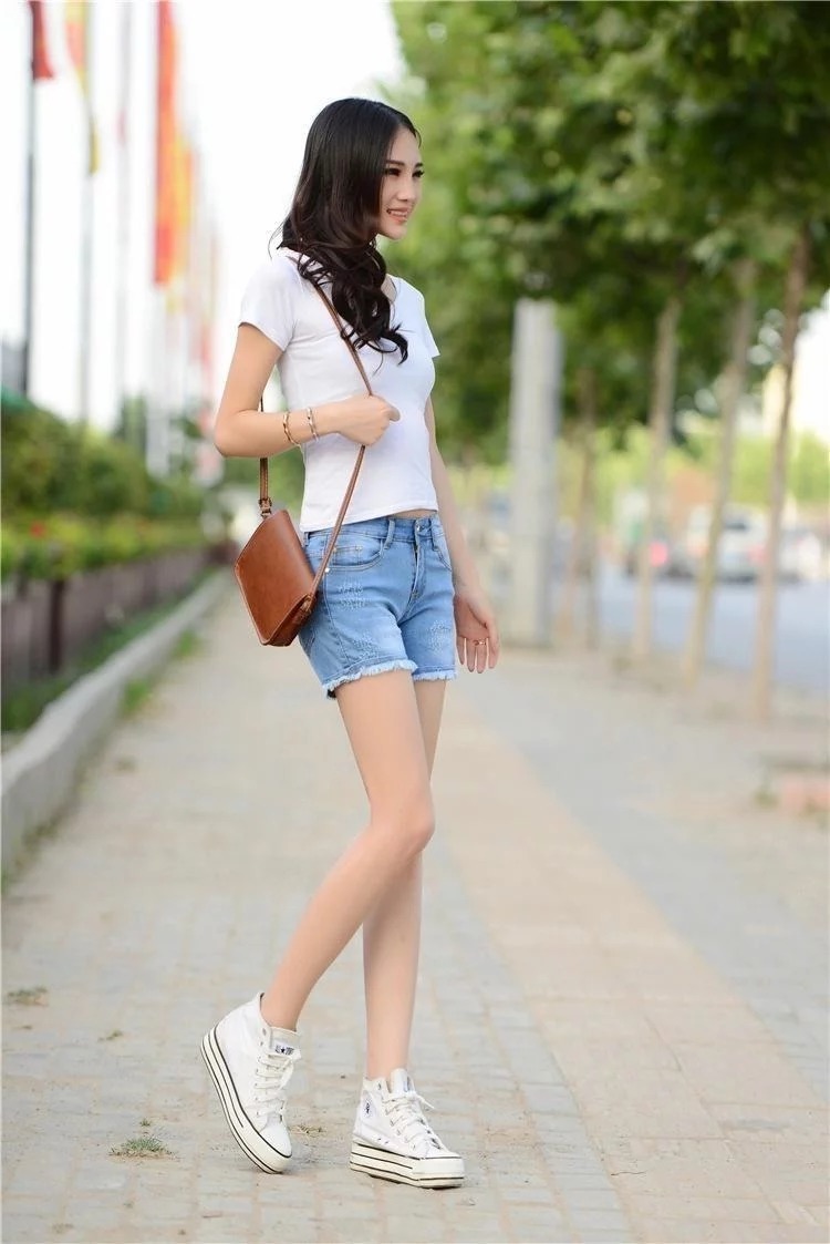 街拍:优雅洋气的美女,怎么搭都好看