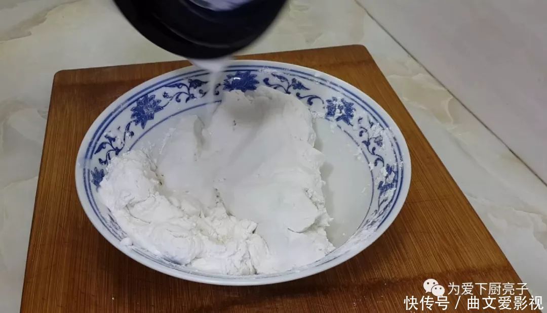 大米团子|3勺糯米粉,1碗大米,教你简单一做,比麻团做法简单,比锅巴好吃