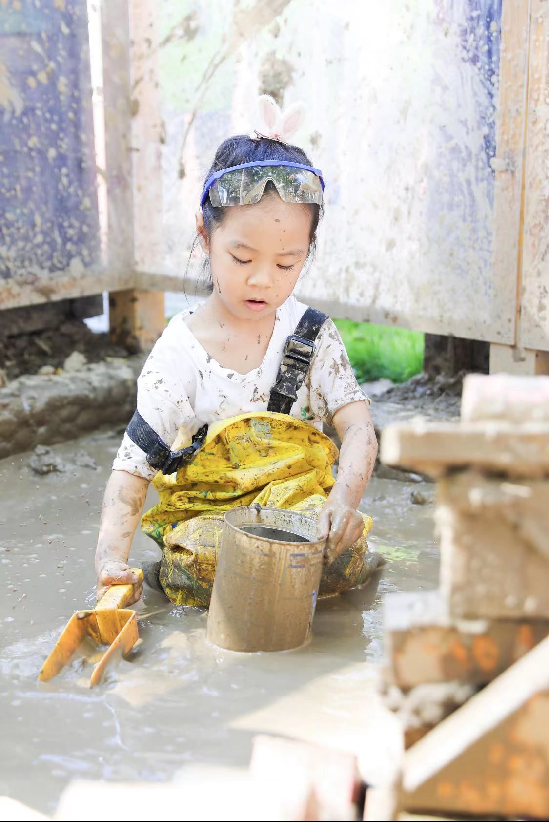 幼儿|雨天能去外面玩吗、可以去户外写生吗？这些上海的幼儿园里，每天户外两小时玩什么孩子说了算！