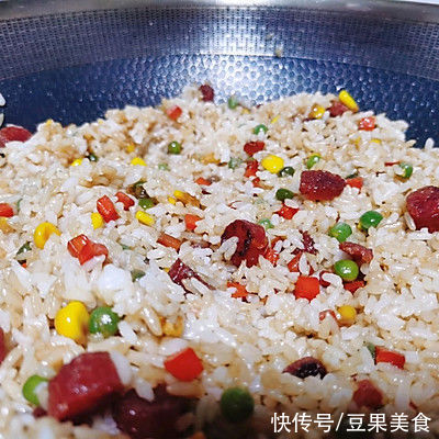 杂菜粒|#一口新年味，全家享佳味#虎仔蛋包饭