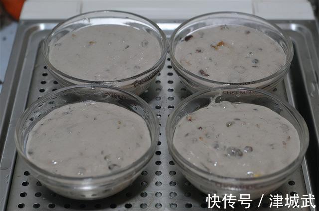 儿子爱上这早餐,粉粉糯糯特松软,10分钟连碗端上桌,好吃!
