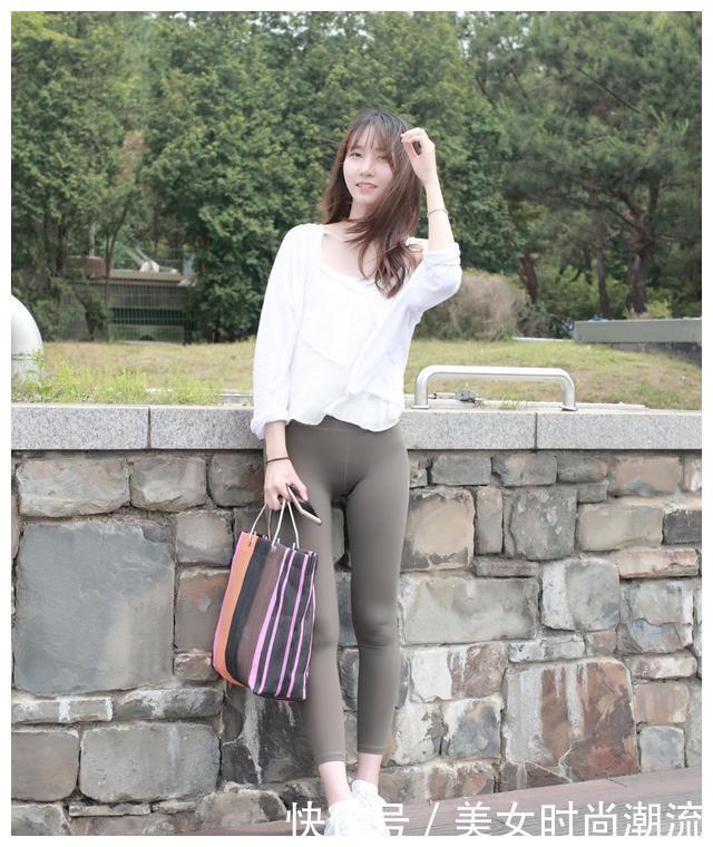 身材|粉色的运动裤, 裤子属于富有弹性的款式, 体验到舒适自在的感觉