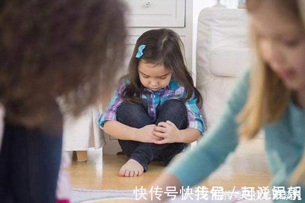 芳芳|“年收入15万儿子托费10万”,有钱人的圈子玩不起,也别硬挤