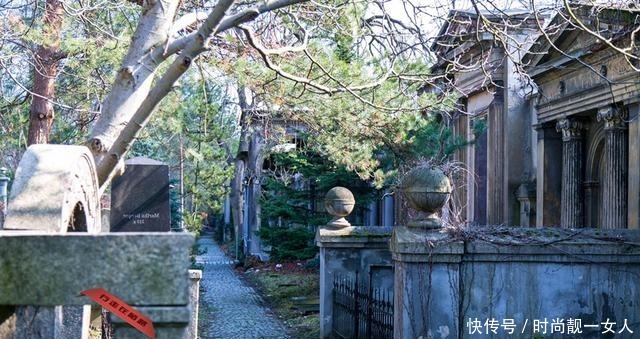 公墓|永不搬迁的市区公墓10万坟墓堆叠12层,城市变“纪念馆”