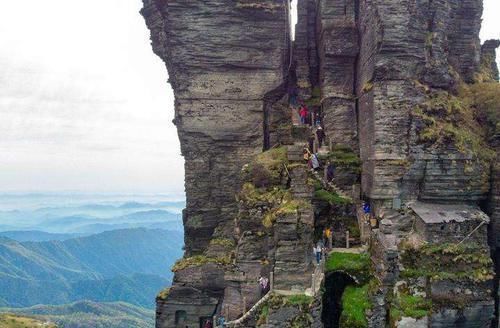 梵净山|中国最危险的寺庙悬空近2500米一桥连接两山顶，建造过程至今成谜