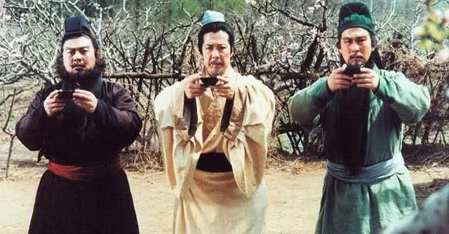 支持|刘备在称帝前属于打不垮的小强之一,背后是谁在支持他前进?