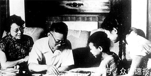 曹禺!巴金与妻子恋爱8年,将其骨灰放在枕边30年,晚年感叹长寿是折磨