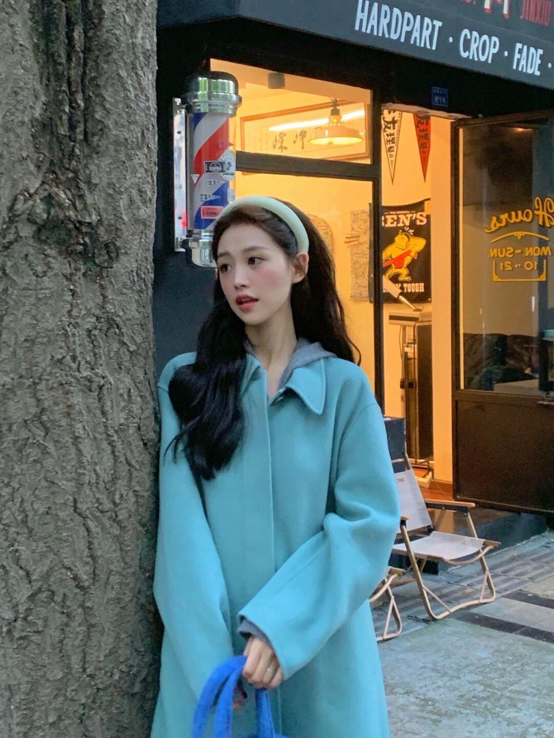 外套 今天偷偷分享一些私藏的秋冬保暖搭配,香芋紫外套+白色牛仔裤保暖又时尚!