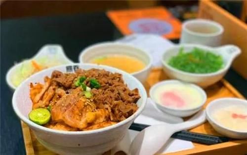 定食|吃遍大连-主食配菜小菜汤,一个盘内托出来,暖心的定食,丰富了你的肠胃~