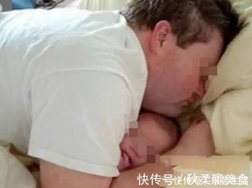 媳妇儿|爸爸陪娃睡觉,醒后发现娃不见了,吓坏了赶紧找,结果自己都乐了