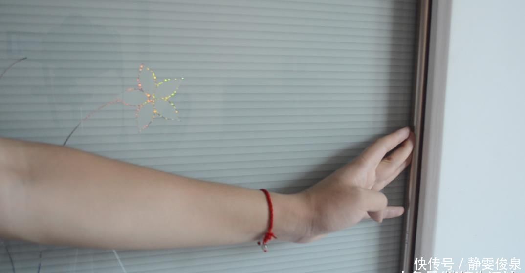 烦恼|食品袋里的干燥剂别扔了, 它的这3个妙用, 解决了很多家庭的烦恼