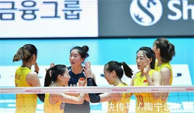 对手|中国女排比赛发球时,是谁指挥队员们发什么样的球?是郎平吗?
