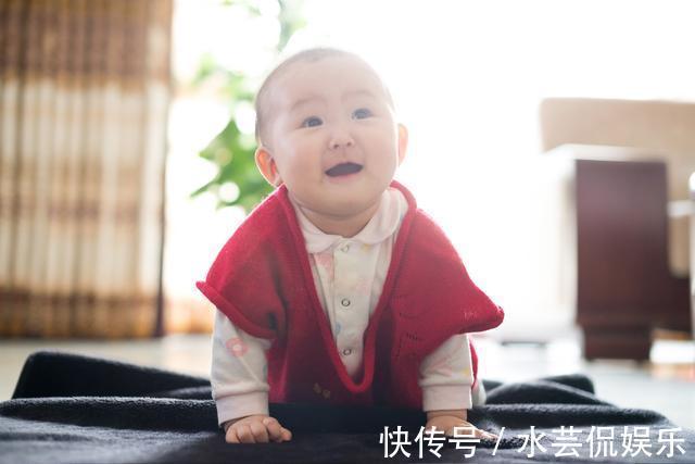 爸爸妈妈|如何帮助宝宝发育提供环境创造机会,锻炼宝宝这几个方面的能力