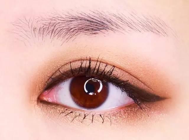 眼妆不会画？这样画让你成为人气王