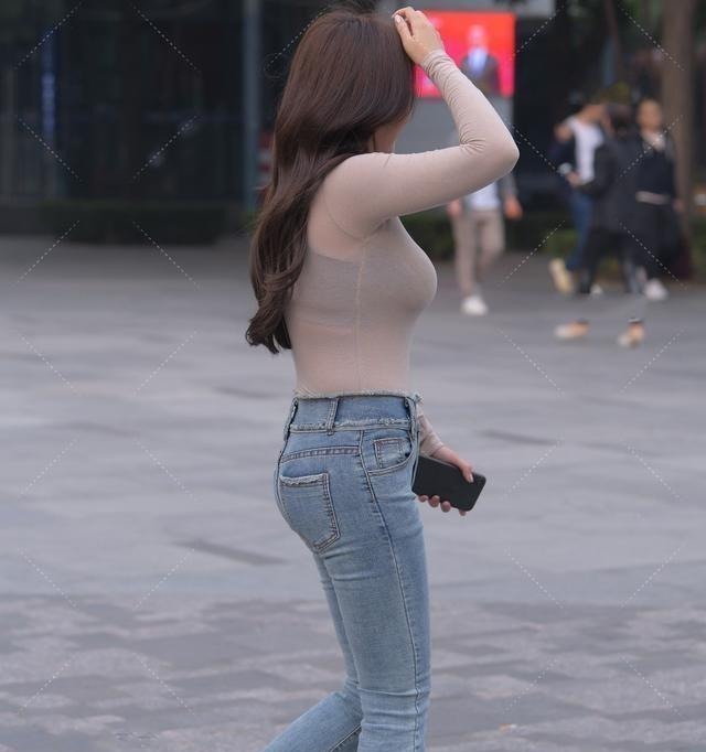 色轮 靓丽有型的打底裤,穿起来增高显瘦,舒适又显气质,大气自然