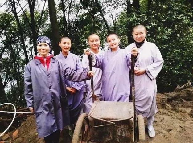 佛教$30位研究生放弃百万年薪,集体出家当和尚,现在过得怎样?