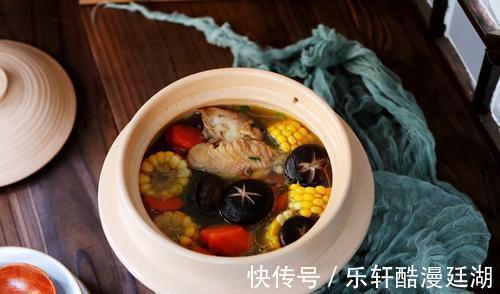 广东大妈买了一只鸡，鸡肚里全是黄油，生气要退掉，老人却说赚了