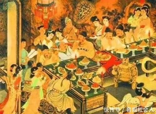 唐朝兴起拜年,春节成为官方节日,家家户户张灯结彩并且设有酒席