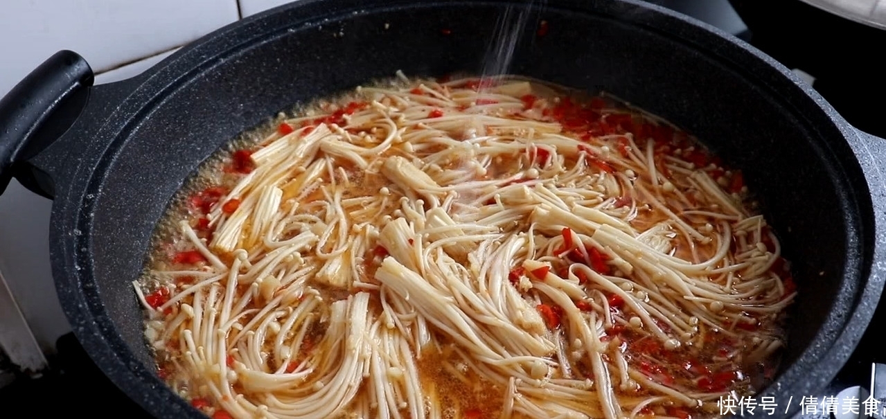 金针菇最好吃的做法，香辣过瘾，好吃又下饭