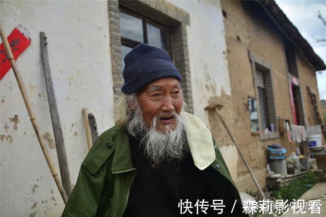 李大师|倔强老头潜心根雕30年,两层土楼堆满获奖作品,不卖钱甘守贫寒