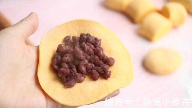 比面包还好吃的豆卷，萝卜和面红豆当馅，软糯可口味道佳