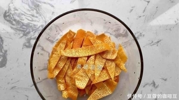 喉咙|嗓子痒总想咳嗽的人，拿它当零食吃，化痰液润喉咙，不懂可惜了