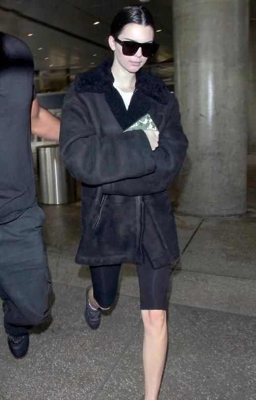  跟风|刘雯将这件“皮毛一体”给穿火了，保暖又洋气，明星们都在跟风穿