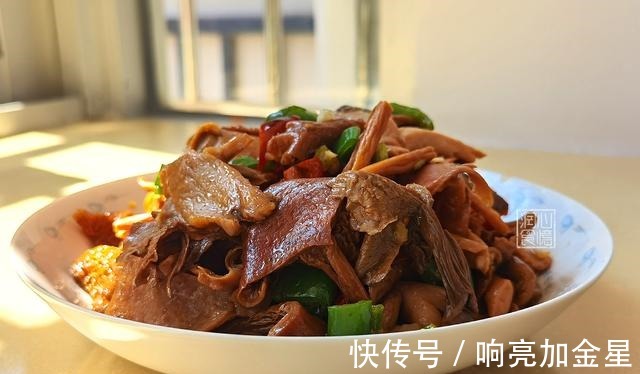 农村岳父寄来一大袋菌菇干,炒了一盘晒朋友圈火了,电话响个不停!