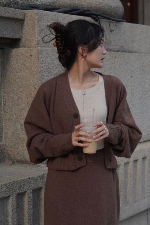 针织衫 还不懂怎么穿裙子?先来试一下“针织裙”,见过世面的女人都爱