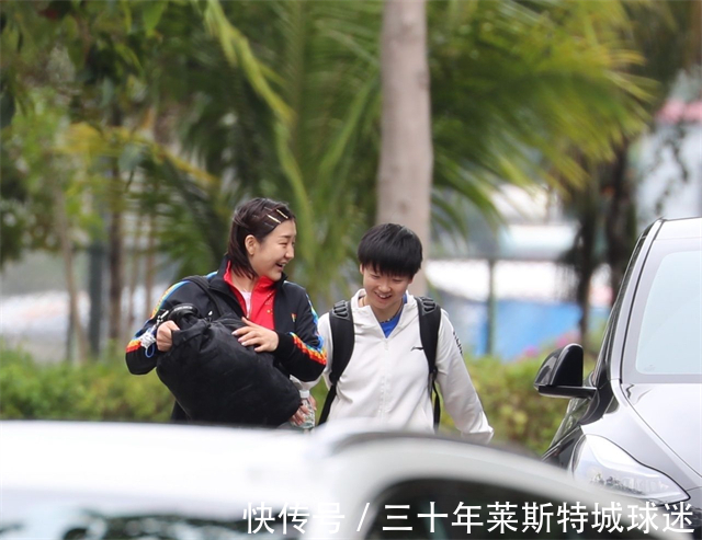 吉祥物|孙颖莎撞脸雪容融!憨笑样子很蠢萌逗乐陈梦,大梦向她炫耀冰墩墩