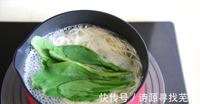 早餐|美味快手早餐,鲜虾面,味道鲜美,汤汁浓郁,营养均衡,太赞!