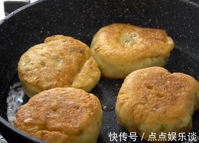 不会揉面也能做烙饼两根筷子就搞定，全程手不用沾面，柔软筋道