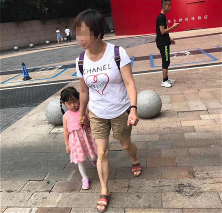 孩子|5岁孙女阻止奶奶买草莓,得知原因后,老人回家后怒斥儿子