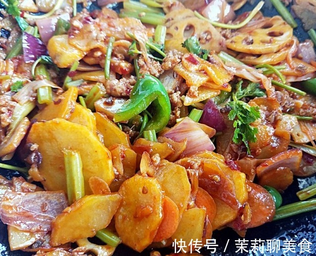 土豆|做干锅土豆片，别直接下锅炒！教你正确做法，土豆鲜香入味特解馋