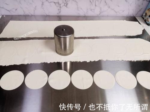 表皮|饺子莫要煮着吃,换个方法表皮透明吃着更筋道,保证不破皮更好吃