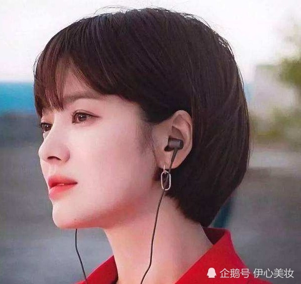 短发 女人过40岁后,尽量不要黑长直,试试4款时髦发型,洋气又减龄