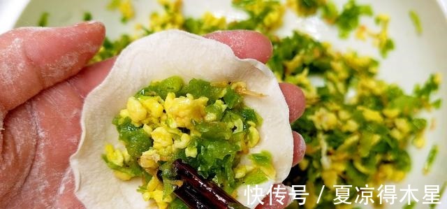 韭菜|三伏天,用它包饺子,鲜嫩营养,比韭菜白菜更香,经常上火要多吃!